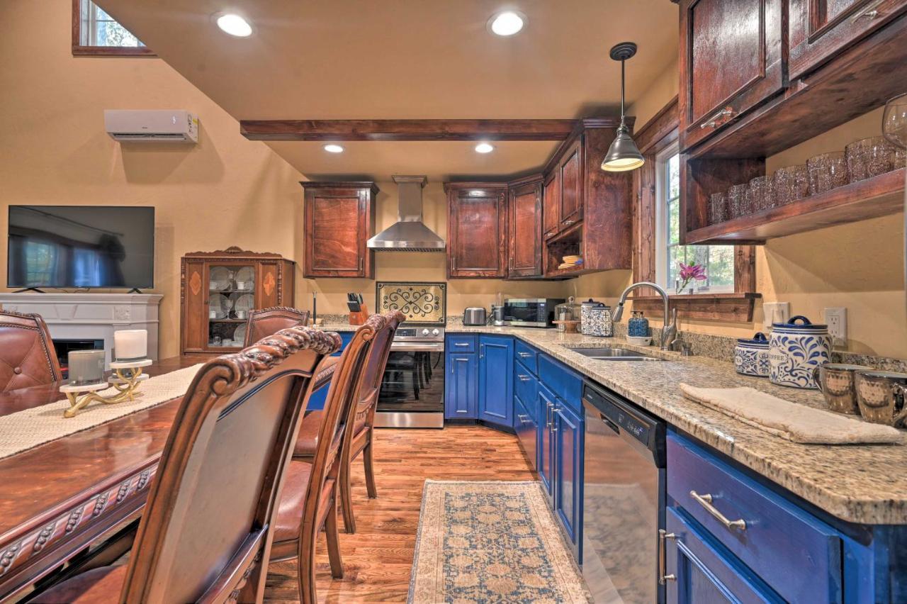 Tudor-Style Broken Bow Cottage With Hot Tub And Decks! Stephens Gap Exterior foto