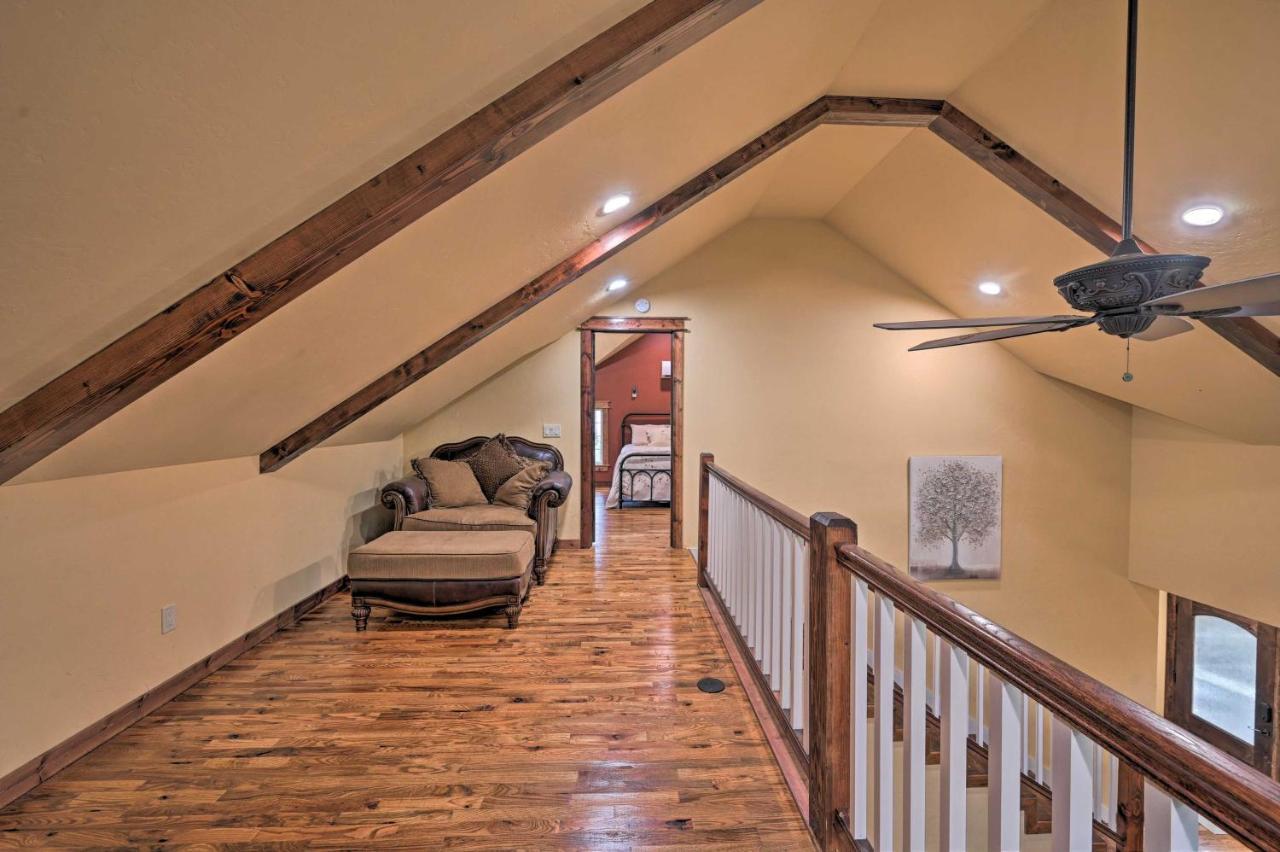Tudor-Style Broken Bow Cottage With Hot Tub And Decks! Stephens Gap Exterior foto